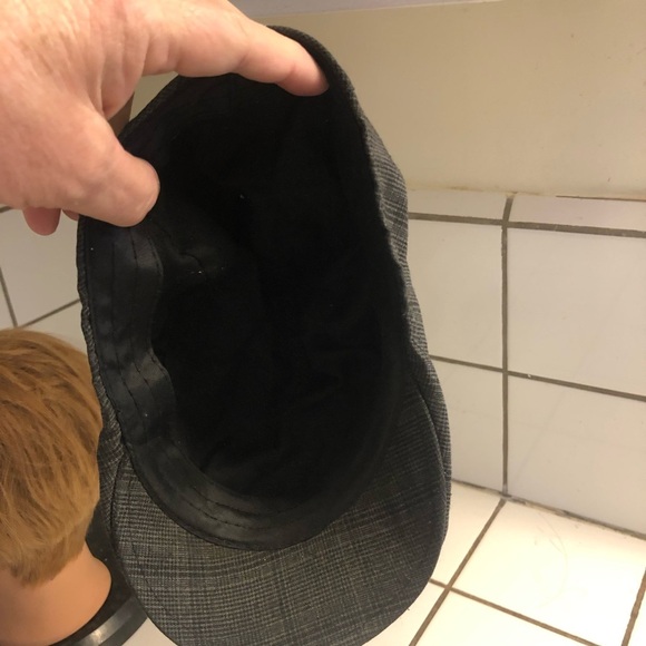 Vintage Andy cap, newsboy, flat cap, grey tweed-like cap, well - loved cap. - Picture 8 of 8